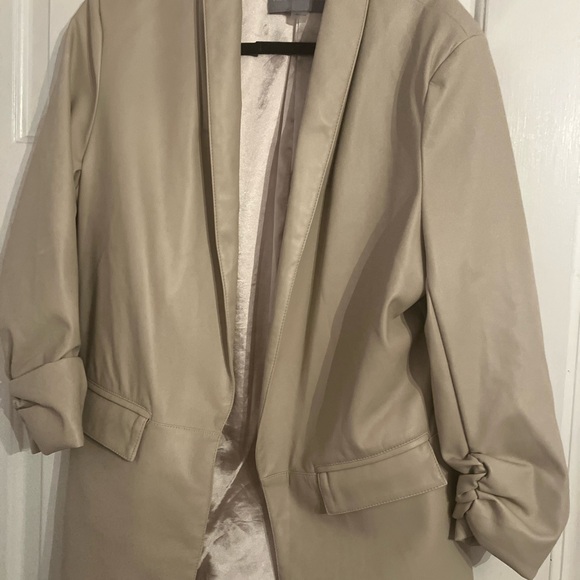 Tart large vegan leather jacket and matching ruched mini skirt size medium - Picture 2 of 7